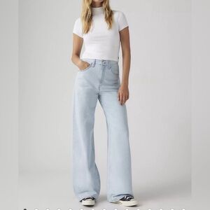 NWT Levi’s women’s cinch baggy light blue wash denim jeans      W 32 L31